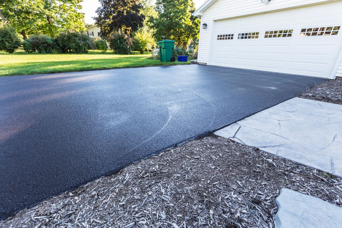 Lay Asphalt on Driveways