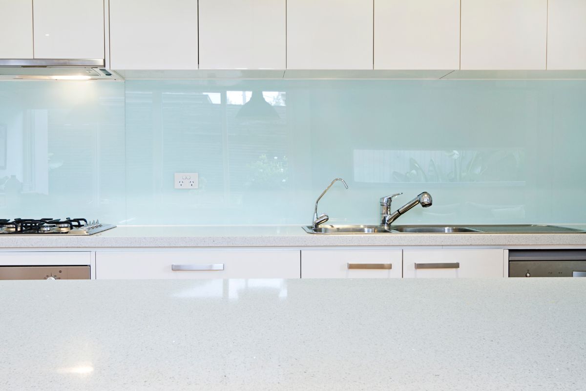How Much Do Glass Splashback Installation Cost? [2023] HIREtrades