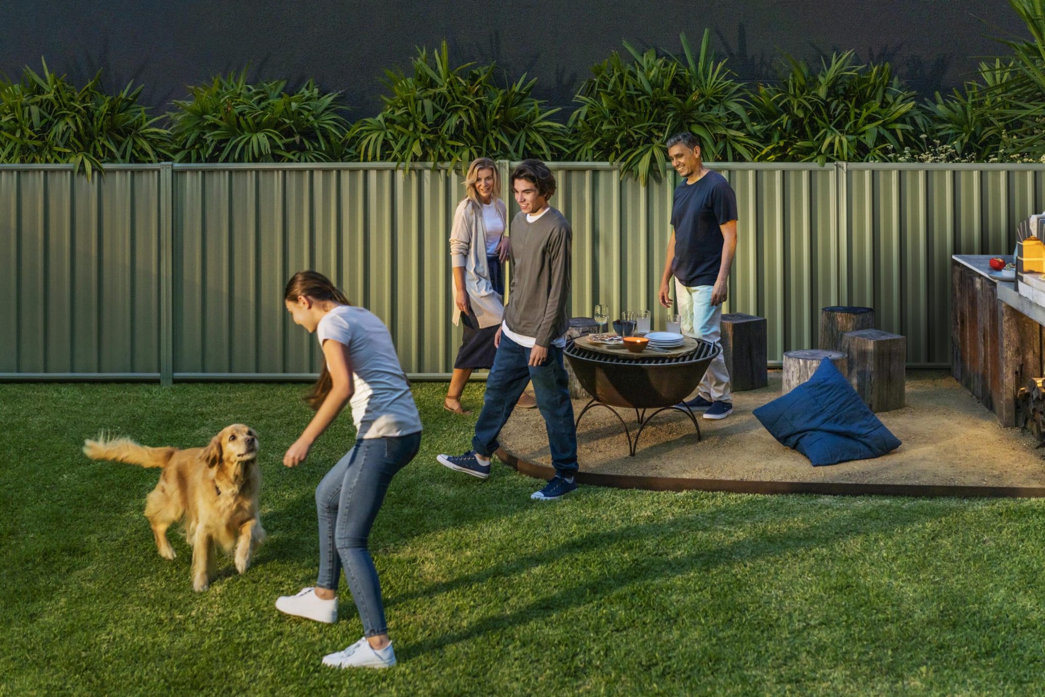 How Much Does Colorbond Fencing Cost? [2023] HIREtrades